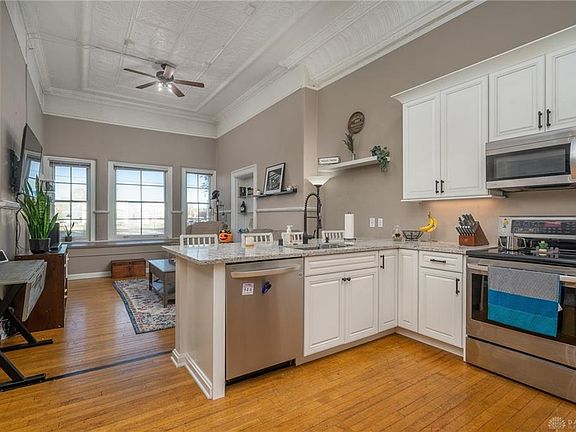 5th image of 226 McDaniel St APT 250