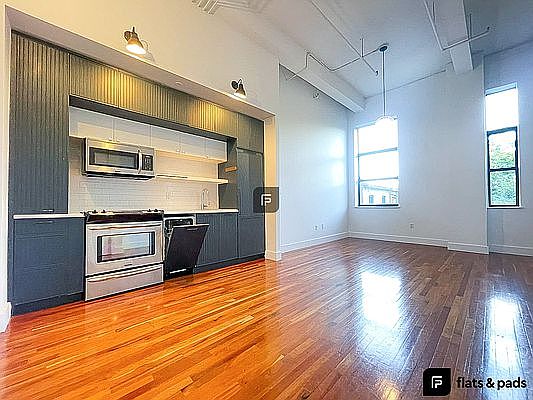 1st image of 186 Bainbridge St #3