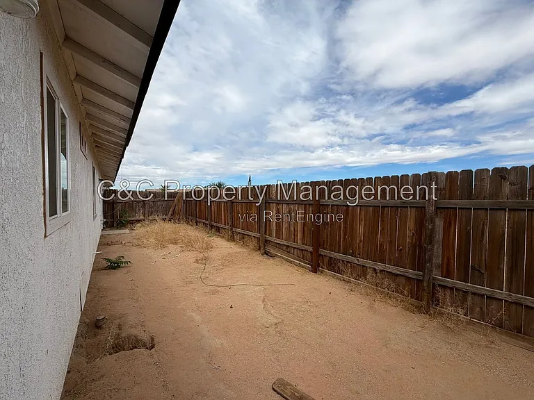 21490 Bear Valley Rd #B — Photo 7
