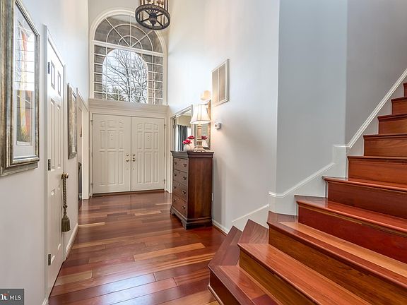 5th image of 5 Mosby Ln