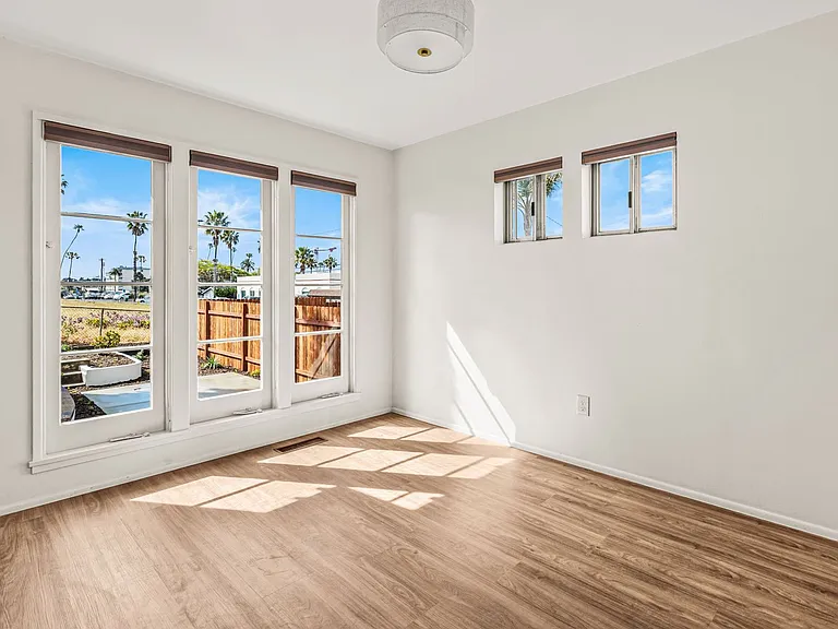 915 Civic Center Dr — Photo 18