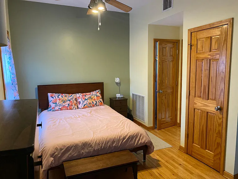 12 Saint Johns Pl #2 — Photo 4