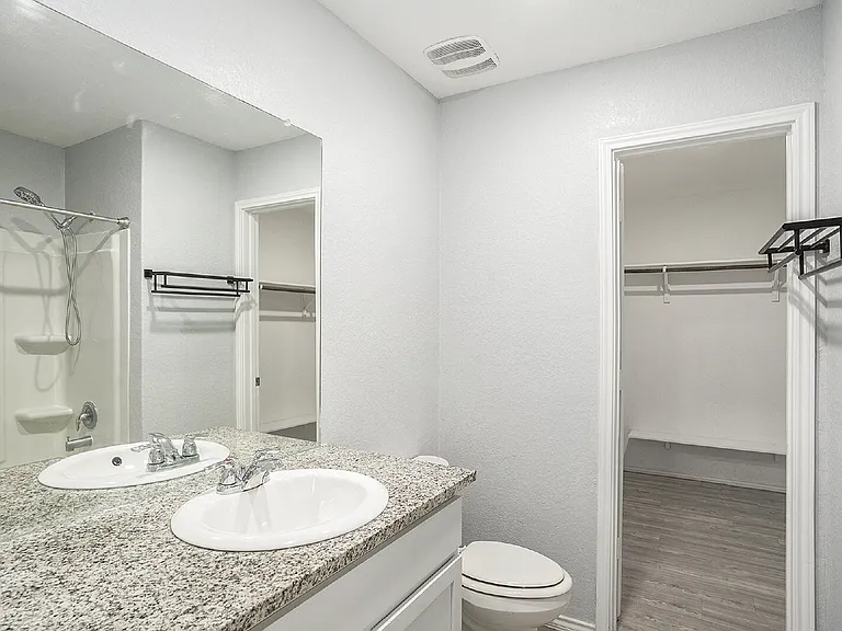 419 De Herrera — Photo 9
