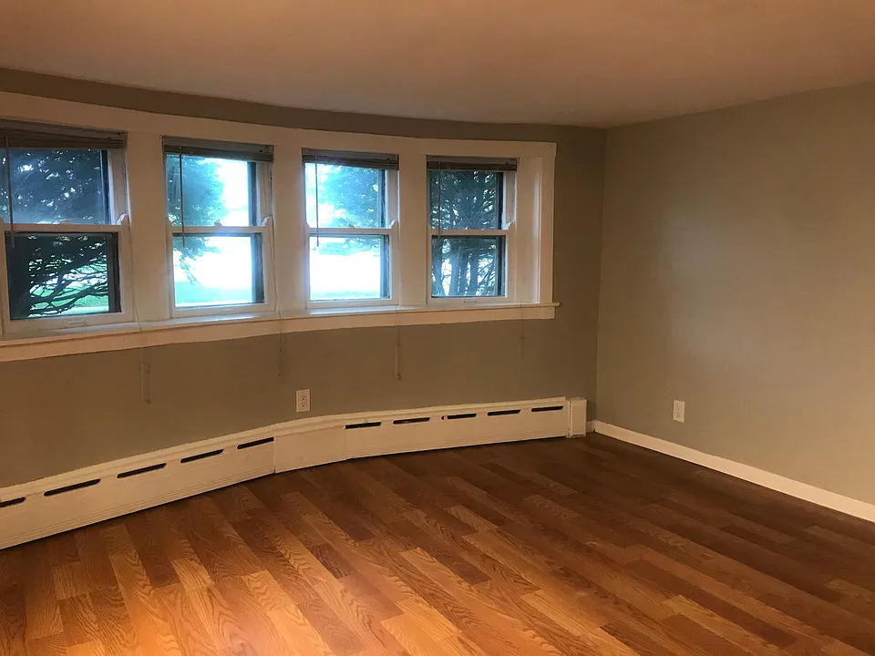 Living/family room - plenty of light