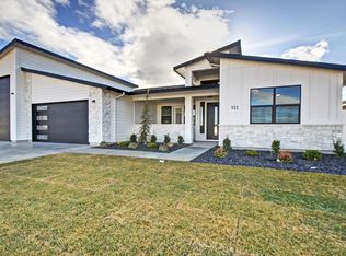 121 E Jarvis St, Meridian, ID 83642
