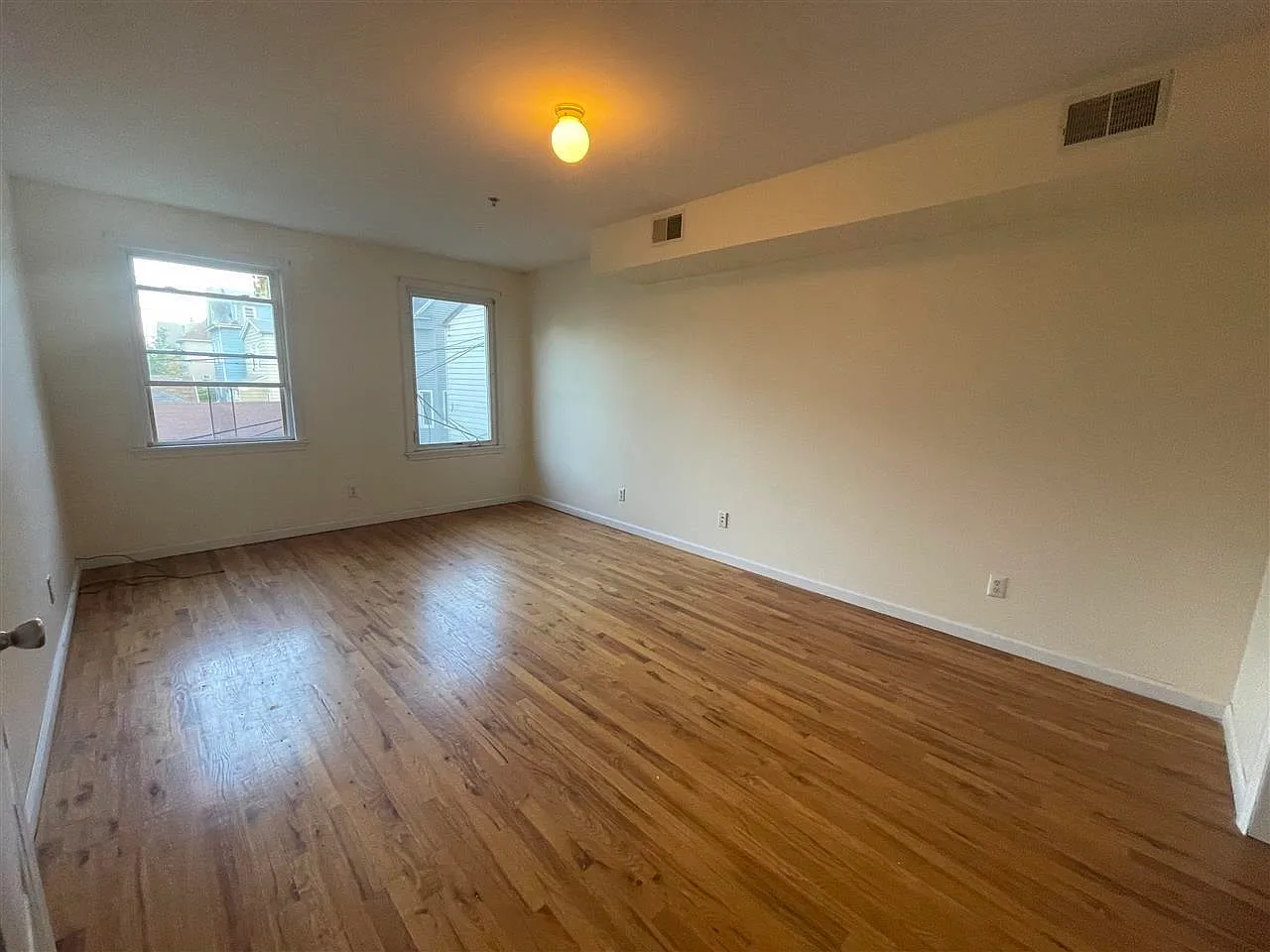 2 bed, 1.0 bath, $1,950 — Photo 4