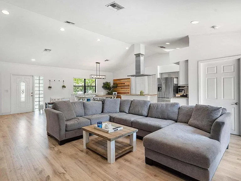 506 Heron Dr — Photo 3