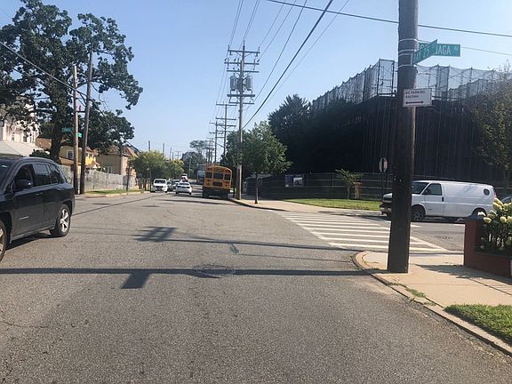 4th image of 1002 Bay 25th St