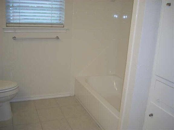 3rd image of 526 Carol Ct