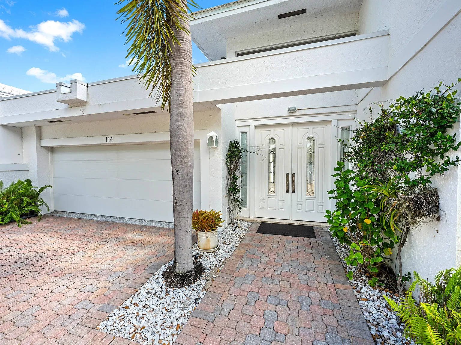 3 bed, 3.5 bath, 3171 sqft, $22,000 — Photo 1