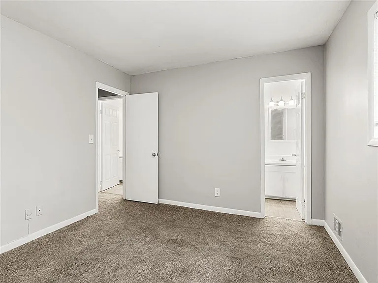 Pinewood Townhomes — Photo 17