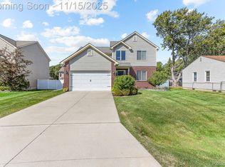 2914 Hartline Dr, Rochester Hills, MI 48309