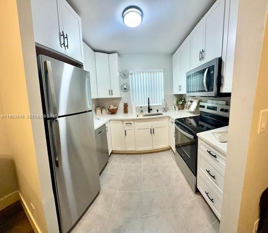 2850 NE 14th Street Cswy APT 110B, photo 3
