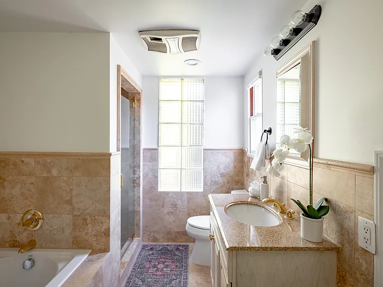 636 N Williams St — Photo 14
