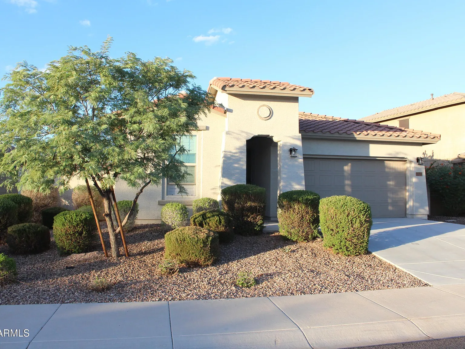 3 bed, 2.0 bath, 1921 sqft, $2,400 — Photo 1