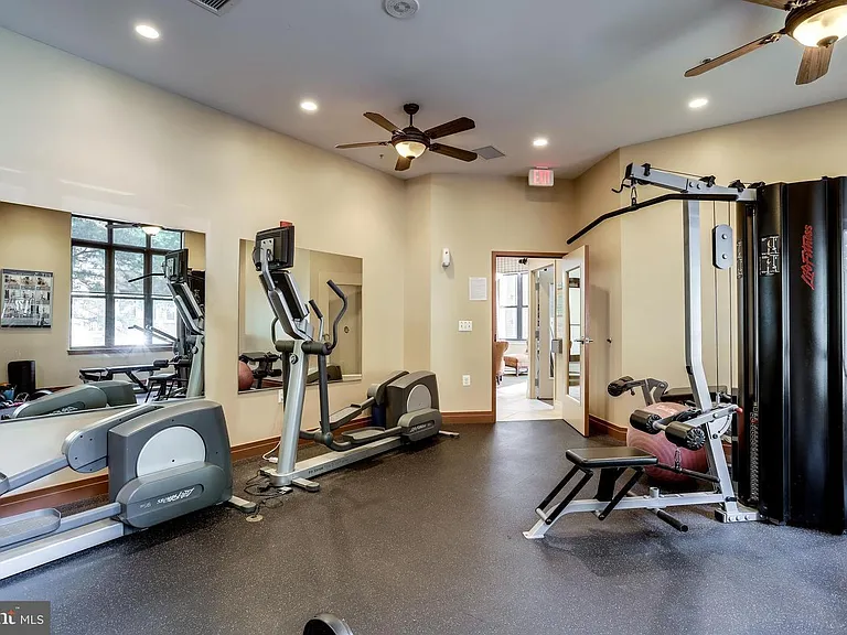 2220 Fairfax Dr #803 — Photo 32