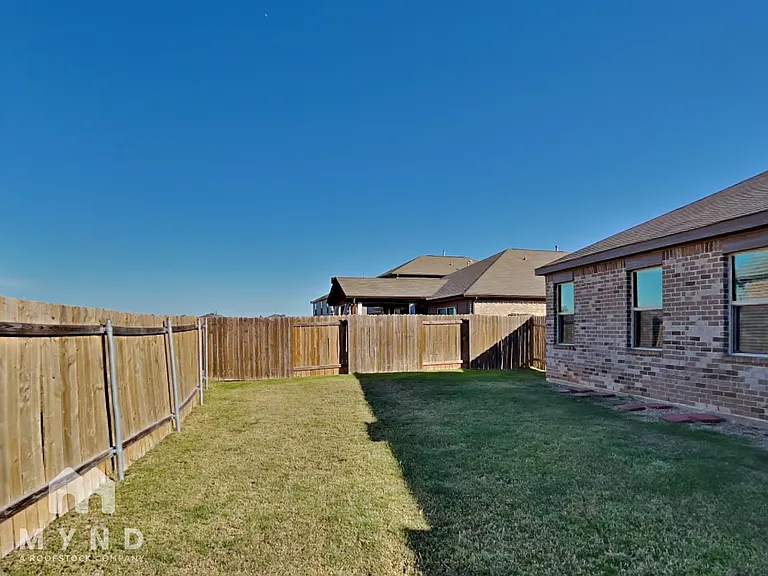 421 Micah Ln — Photo 17