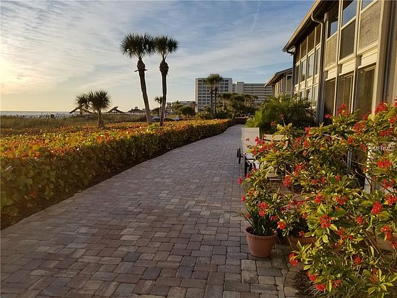 4th image of 1019 W Peppertree Dr #112