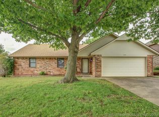 310 W 46th St, Sand Springs, OK 74063