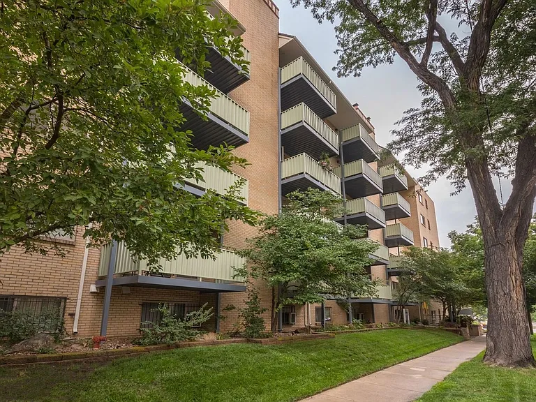 La Fonda Apartments — Photo 9