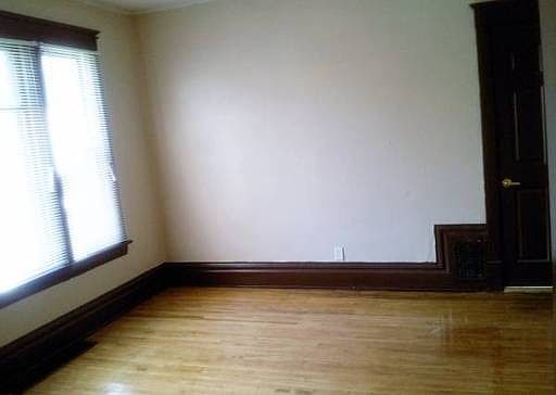 4th image of 915 Penn Ave N