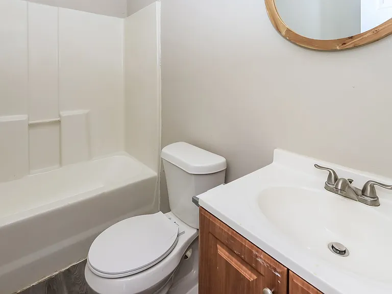 757853_028_bathroom_13153060.jpg