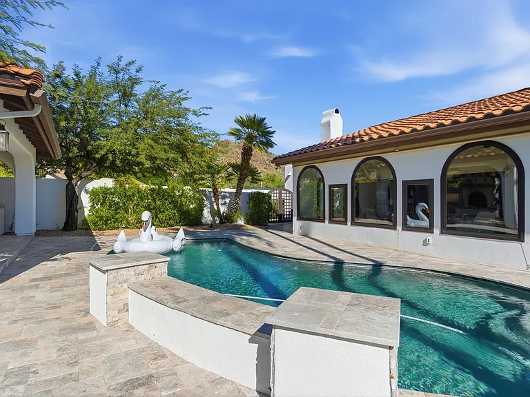 5828 E Cactus Wren Rd — Photo 2