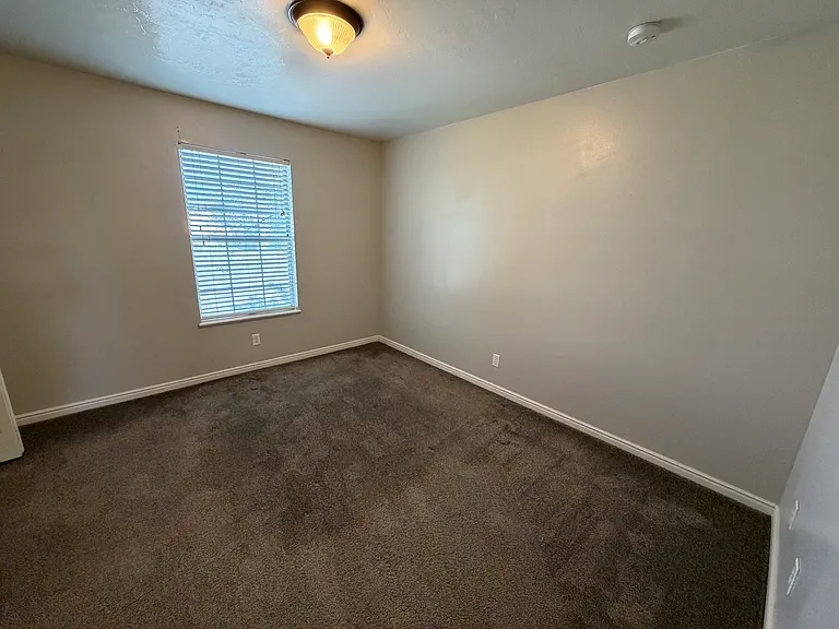 150 E 1460 S #150 — Photo 10