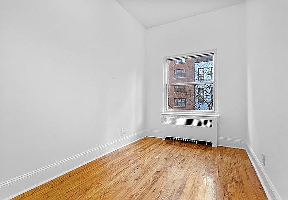 4th image of 209 E 60th St APT C1