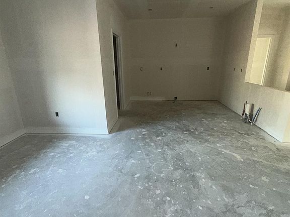 4th image of 779 Gussy Ln
