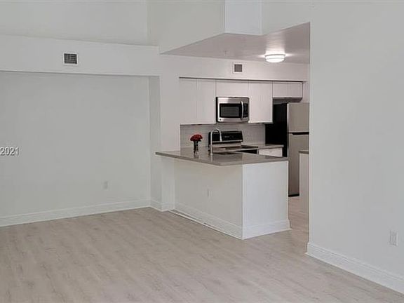 3rd image of 12124 Saint Andrews Pl