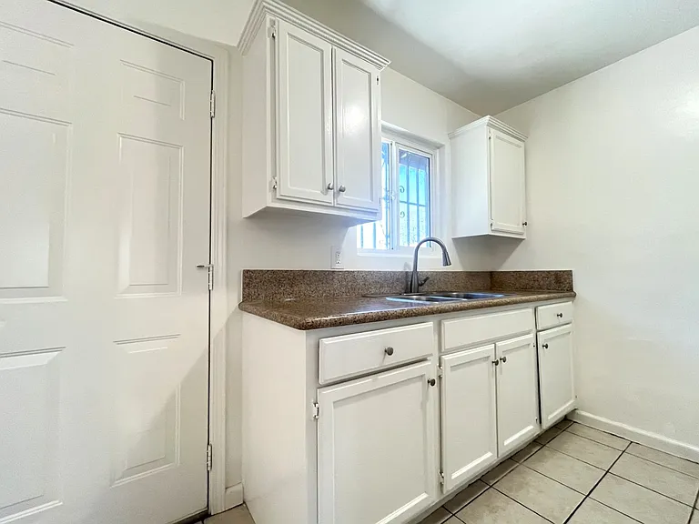 RV T 1594 B&C Sepulveda Ave — Photo 23