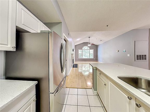4th image of 610 Spring Heights Ln SE Unit 6/610