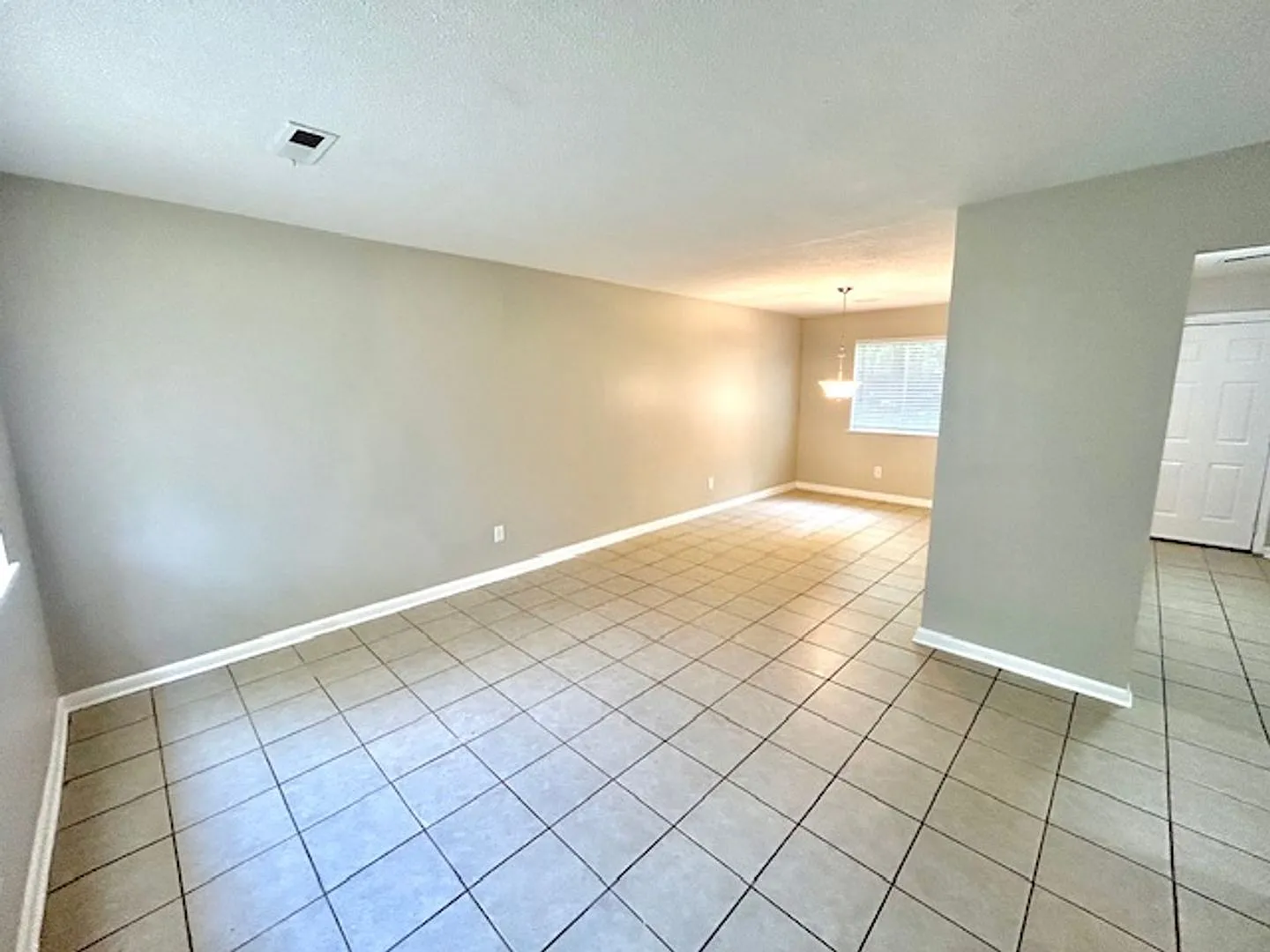Available Now. Three Bedroom - Close To Alabama A&M! — Photo 3