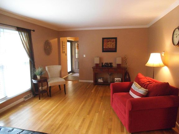 3rd image of 143 Patti Dr