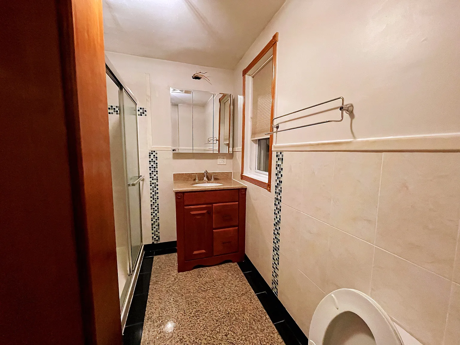 3 bed, 1300 sqft, $1,800 — Photo 2