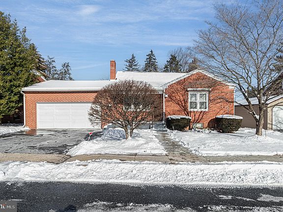 2nd image of 2440 Parkway Blvd