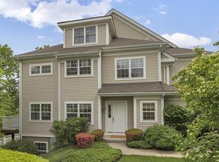 17 Crystal Hill Dr, Pomona, NY 10970