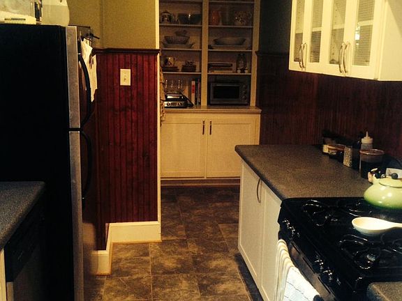 2nd image of 831 Gates Ave #2