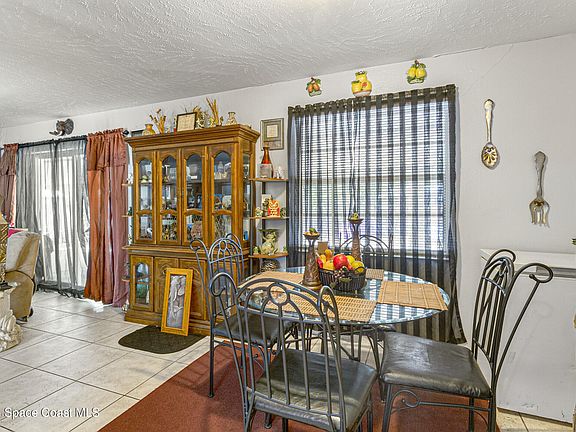 5th image of 4540 Hood Ave