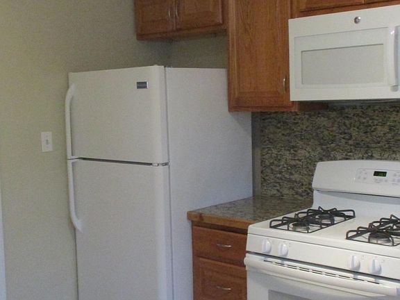 5th image of 1349 Eastview Ave #D