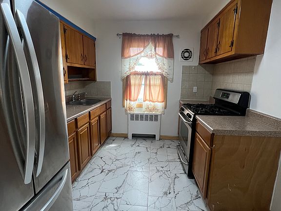 3rd image of 22018 139th Ave Floor 2
