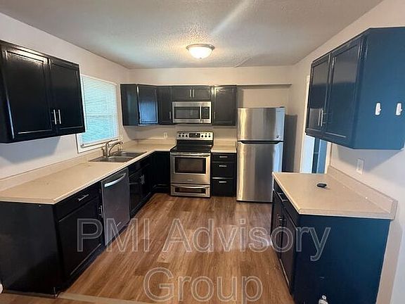 5th image of 1220 SW 31st Ter