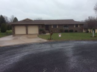 618 Golf Crest Ct, Eureka, IL 61530