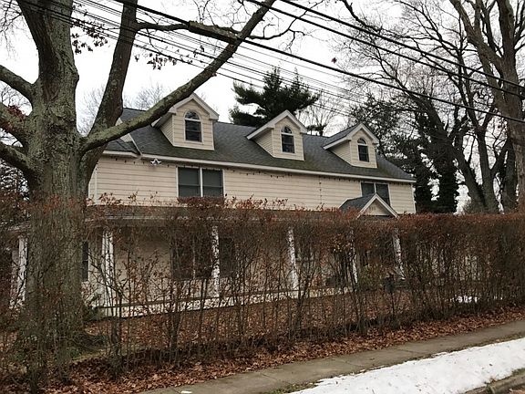 2nd image of 220 Lindbergh St