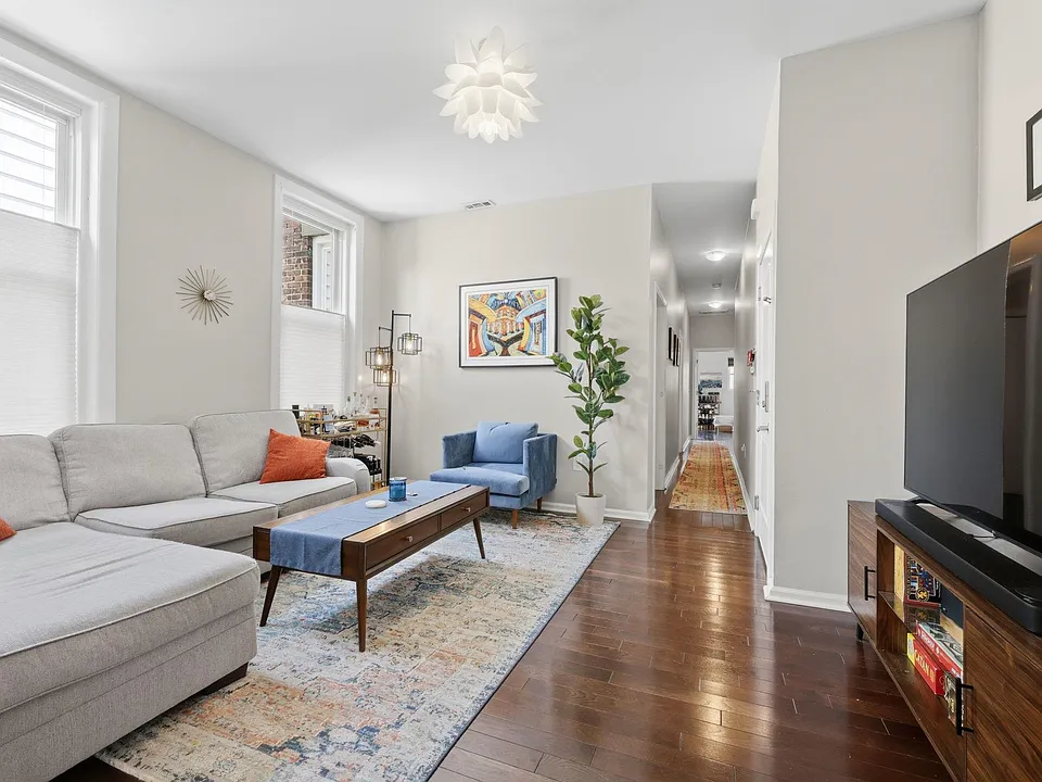 935 Summit Ave #2