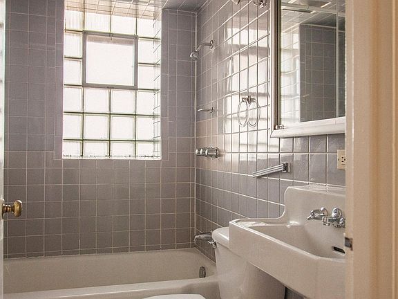 3rd image of 915 De Mun Ave APT 2S