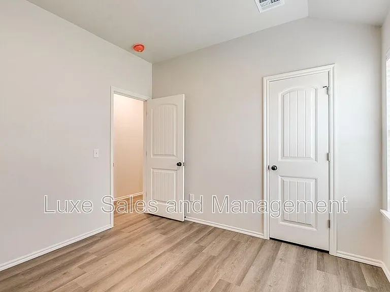 8004 NW 105th St — Photo 29