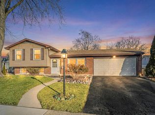 8069 S Brockton Ct, Hanover Park, IL 60133