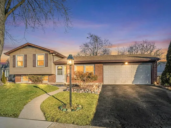 8069 S Brockton Ct, Hanover Park, IL 60133